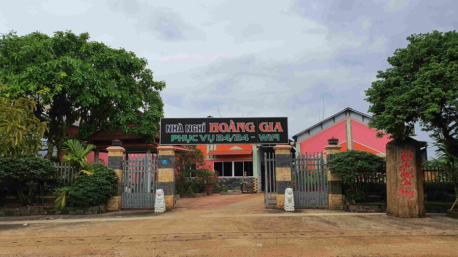 Nhà nghỉ Hoàng Gia